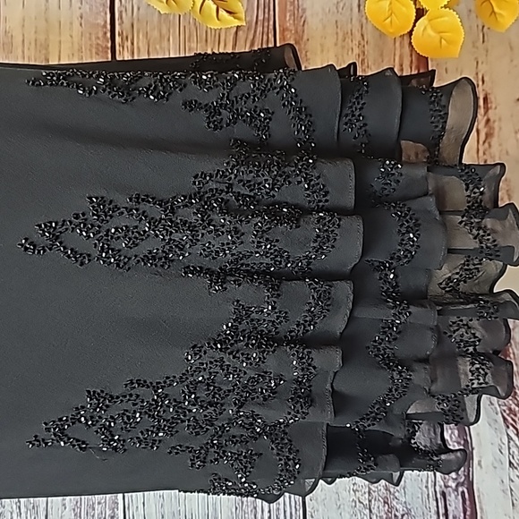 JONES NEW YORK SLEEVELESS BLACK LINED LAYERED BEADED COCKTAIL DRESS - Picture 8 of 13